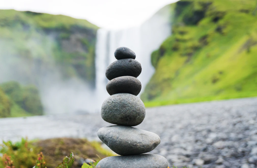 cairn stone in Skogafoss Falls  Iceland photo – Free Pebble Image on Unsplash