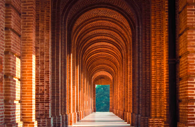 Brick arch corridor photo by Aman Bhargava   aman  on Unsplash